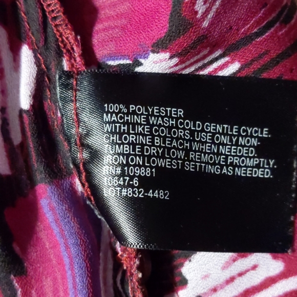 East 5th Short Sleeve Blouse - Picture 4 of 5